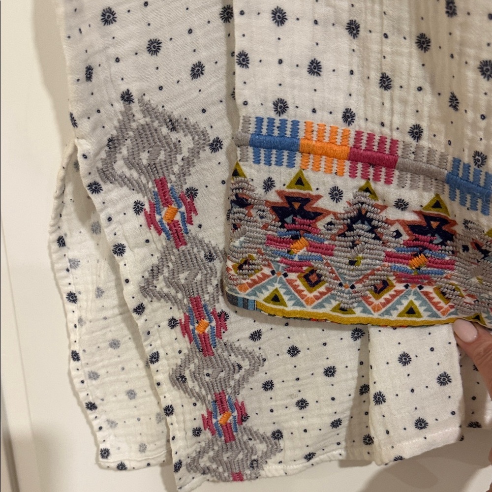 Johnny Was White Blouse with Multicolor Embroidery - Picture 3 of 7